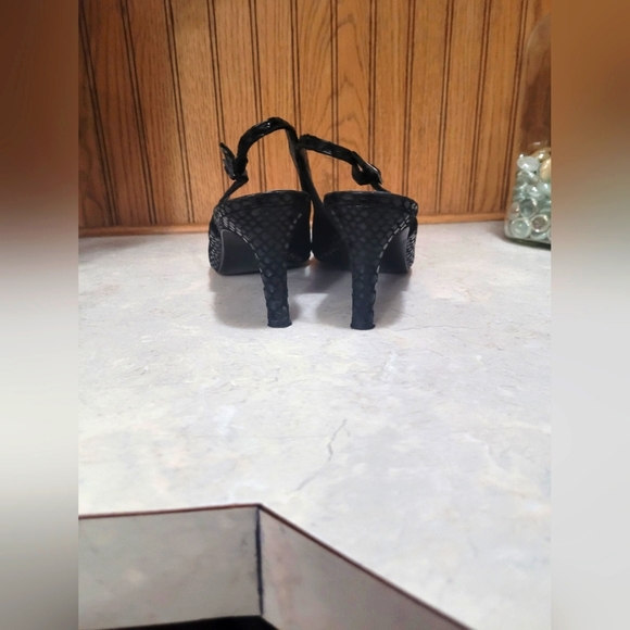 Heels - Picture 4 of 6